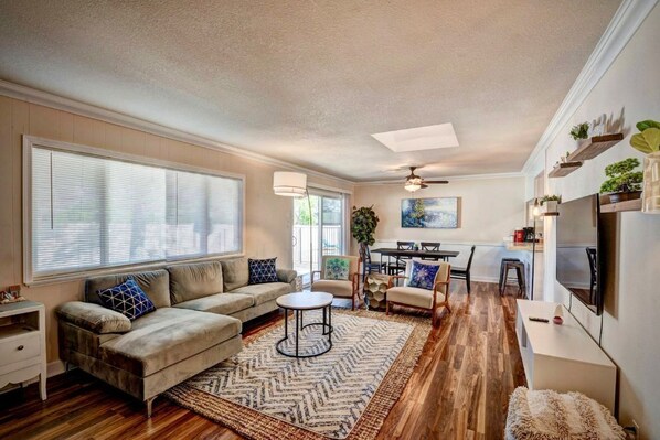 Älytelevisio, Netflix, pöytäjalkapallopöytä, suoratoistopalvelut