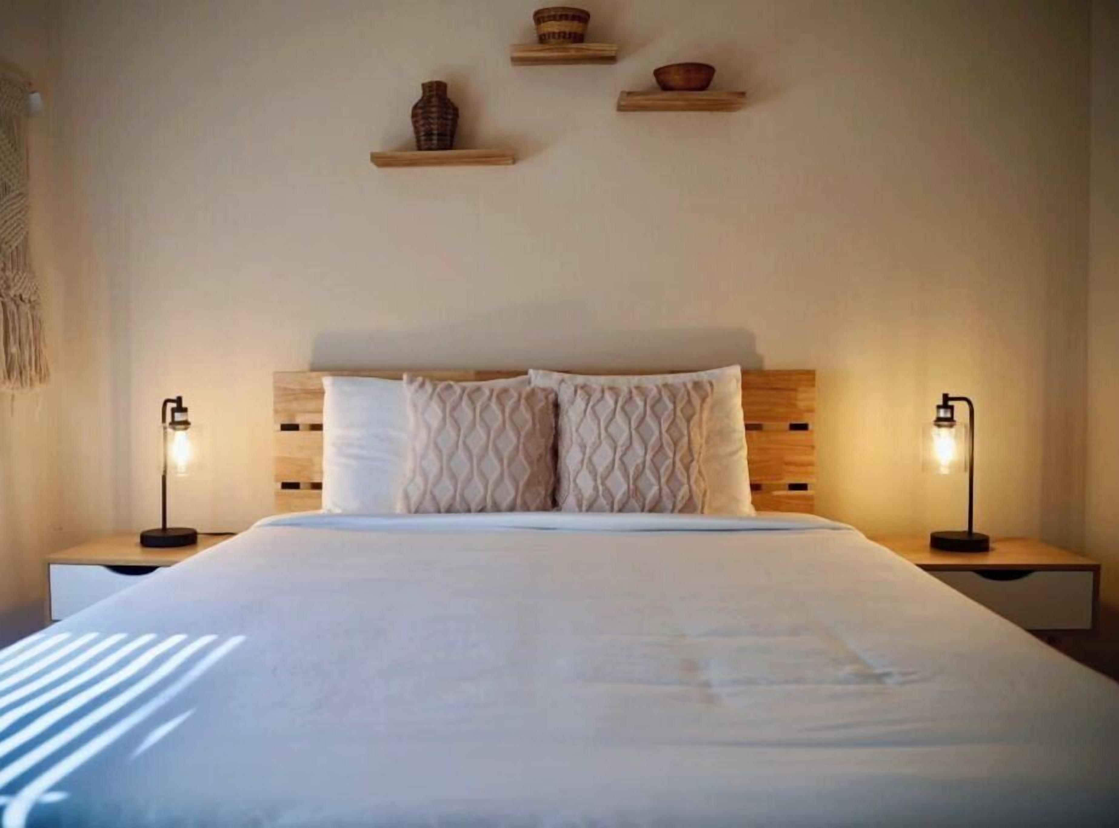 4 chambres, matelas mémoire de forme, fer et planche à repasser