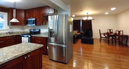 GreenHouse FrontUnit, 2br+/2ba-- by Lake Tahoe, close to Heavenly