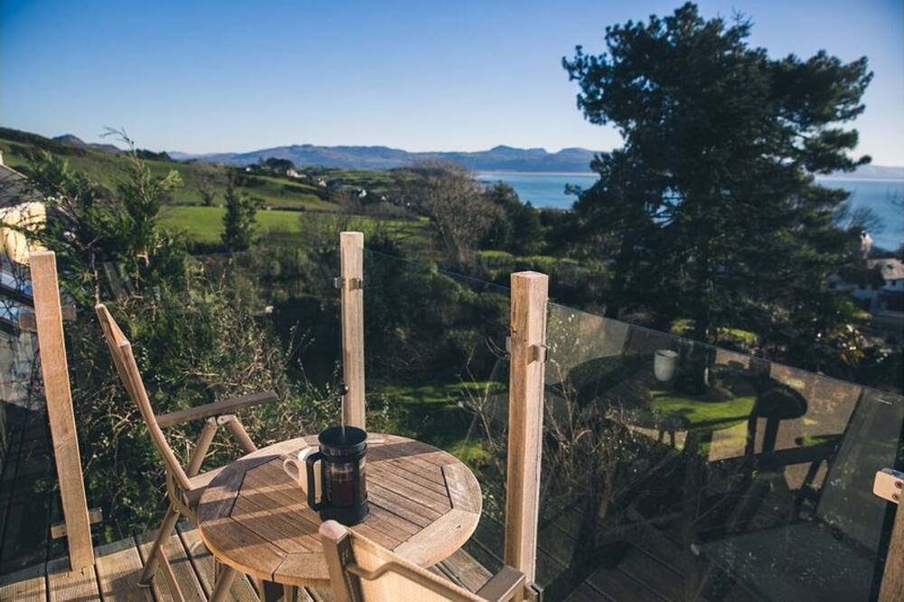 Luxury Cottage in Criccieth with stunning sea views, close to town centre