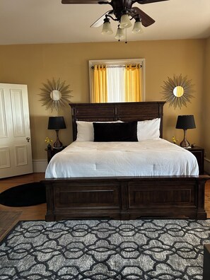 5 bedrooms, desk, iron/ironing board, free WiFi - Experience Charleston charm near Hiwassee River (Charleston)