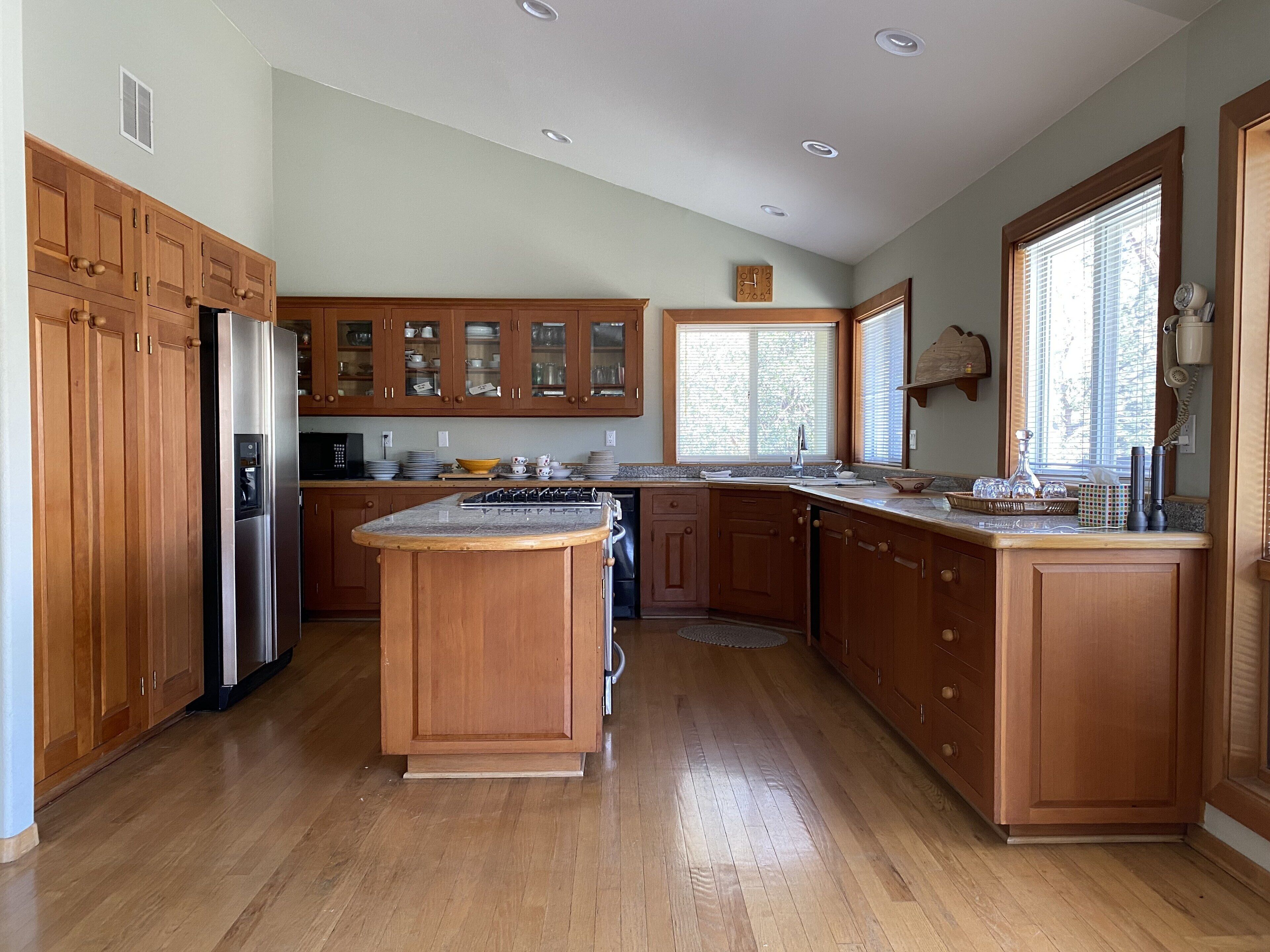 Newly Furnished! Spacious, Cozy Getaway with Breathtaking Mountain Views