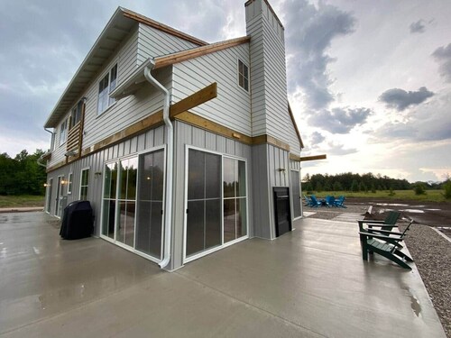 Ellison Bay Family Retreat! 8 bed/6 bath/20 acres