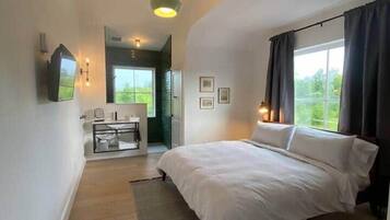 8 habitaciones, escritorio, tabla de planchar con plancha y wifi gratis