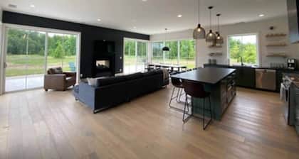 Ellison Bay Family Retreat! 8 bed/6 bath/20 acres