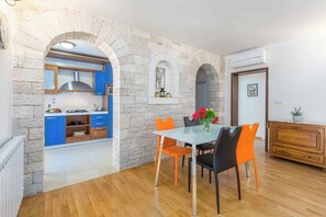Dining - Holiday apartment with pool and beautiful garden (Poreč)