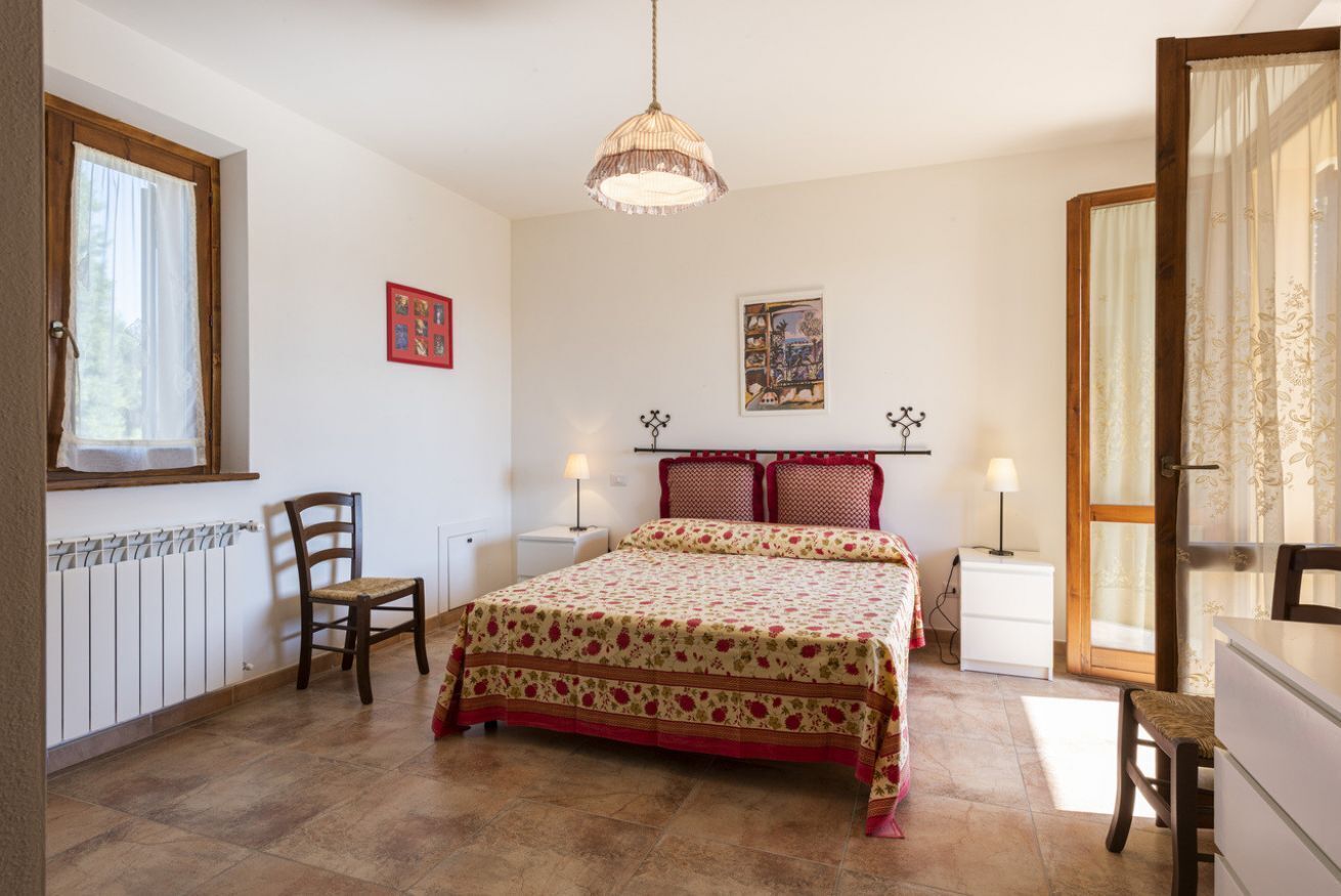 5 chambres, fer et planche à repasser, Wi-Fi, draps fournis