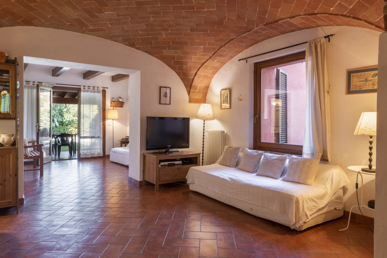 5 bedrooms, WiFi, bed sheets
