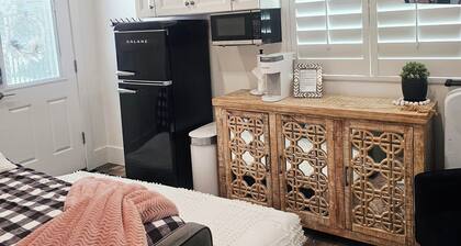 Modern Studio with Washer & Dryer