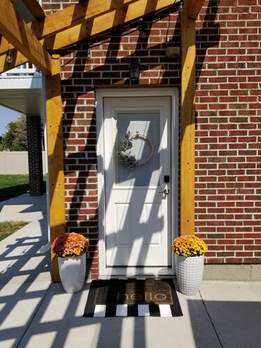 Modern Studio with Washer & Dryer