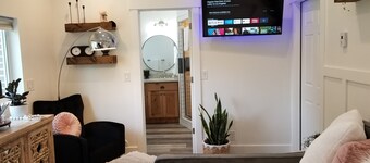 Modern Studio with Washer & Dryer