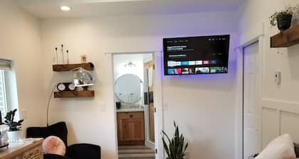 Modern Studio with Washer & Dryer