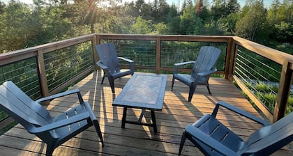 Spacious 3 bedroom 2 bath lodging near trails, with lots of off-street parking!