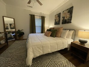 2 slaapkamers, een strijkplank/strijkijzer, reisbedje, wifi