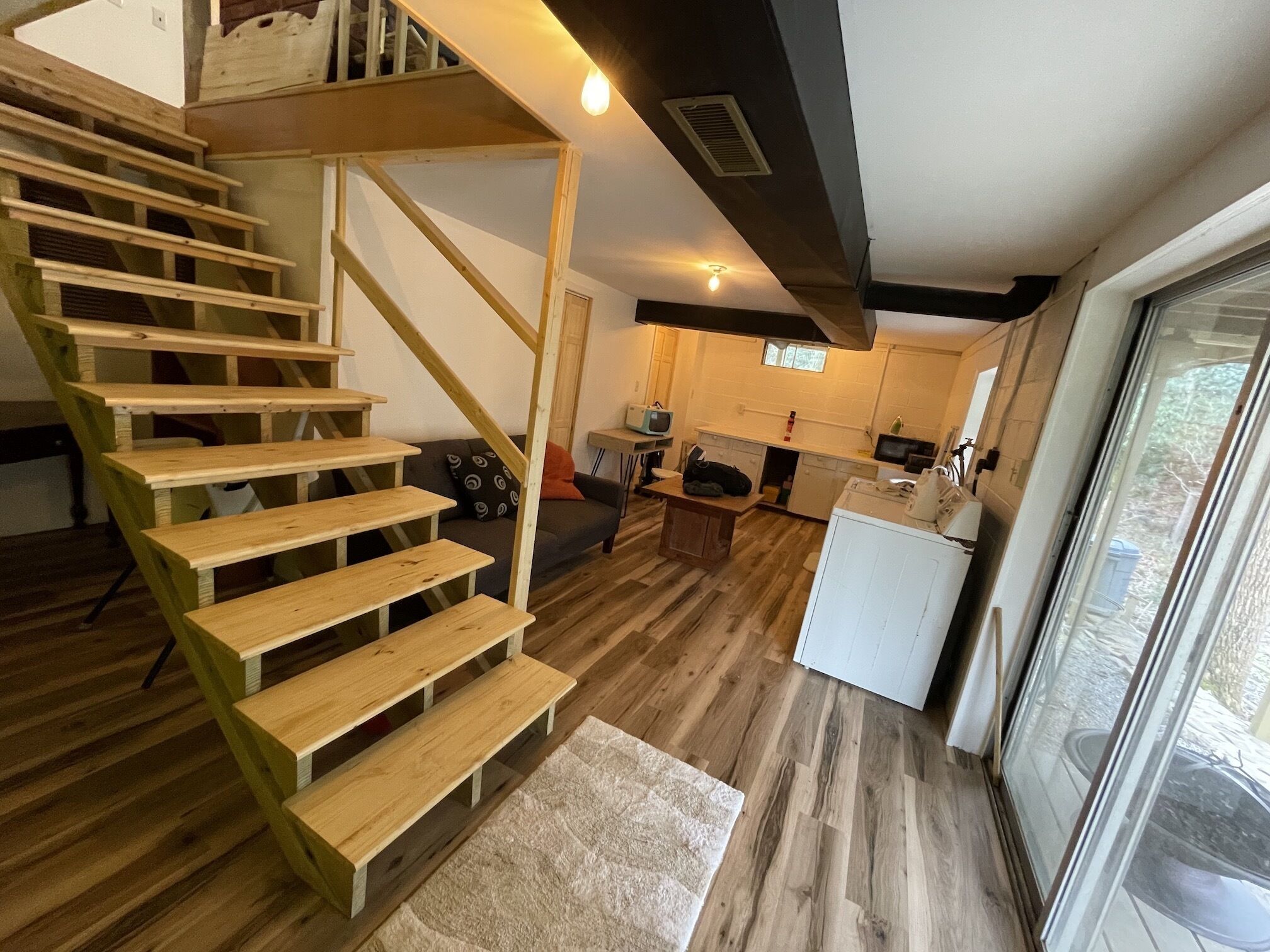 Smart TV, fireplace, DVD player, books