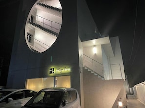 المنشأة من الخارج