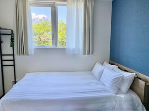 1 bedroom, desk, free WiFi, bed sheets