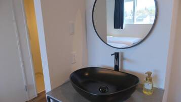 1 bedroom, desk, free WiFi, bed sheets