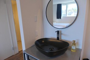 1 bedroom, desk, free WiFi, bed sheets