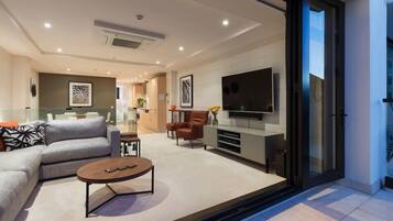 Smart TV, DVD player, stereo