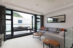 Smart TV, DVD player, stereo - Exclusive Designer Apartment at Magical Mount Maunganui (Mount Maunganui)