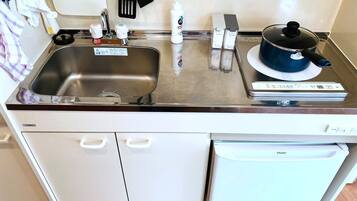 Fridge, microwave, stovetop, cookware/dishes/utensils