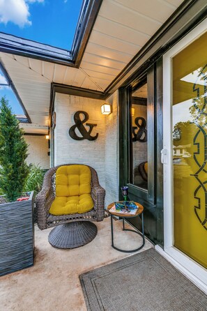 Exterior detail - Smart & Functional XL Studio Perfect 4 Singles Just 20 Mins from Downtown Dallas (Dallas)