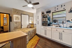 1 bedroom, desk, iron/ironing board, free WiFi