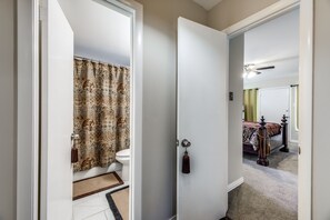 1 bedroom, desk, iron/ironing board, free WiFi