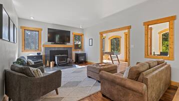 Smart TV, fireplace, table football, ping pong