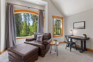 スマートテレビ、暖炉、テーブルサッカー台、卓球台