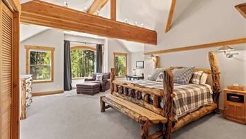 4 bedrooms, desk, iron/ironing board, travel cot