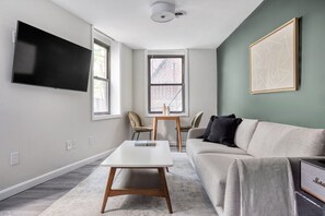 Fernseher, Stereoanlage