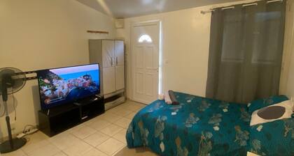 Apartment Sleeps 2 with On-Site Parking