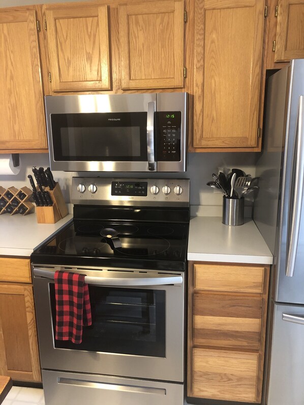 Fridge, microwave, dishwasher, coffee/tea maker