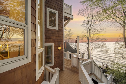 Spectacular Lake Michigan Views/Beach Access from Douglas Lakeshore Beach House 