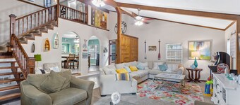 Fun Summer Lake House w/Firepit located in Ft Worth, Beds 18+, next to Marina 