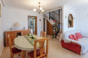 Interior - Vacation Home "Sophia" with Sea View, Pool, Wi-Fi, Air Conditioning, Terrace & Garden (Torrevieja)