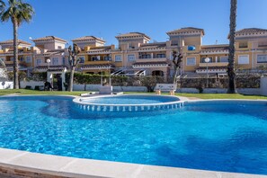 Pool - Vacation Home "Sophia" with Sea View, Pool, Wi-Fi, Air Conditioning, Terrace & Garden (Torrevieja)
