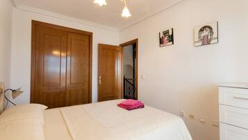 3 habitaciones, tabla de planchar con plancha y wifi gratis