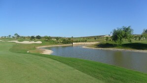 A golf course with a pond, sand bunkers, and trees. - Vacation Home "Sophia" with Sea View, Pool, Wi-Fi, Air Conditioning, Terrace & Garden (Torrevieja)