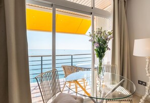 Dining - Apartment Sunny View Castillo Santa Clara with Sea View, Pool, Wi-Fi, A/C, Terrace & Garden (Torremolinos)