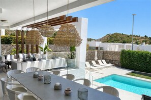 Outdoor dining - Villa 'Riva' with Sea Views, Wi-Fi and Air Conditioning (Marbella)