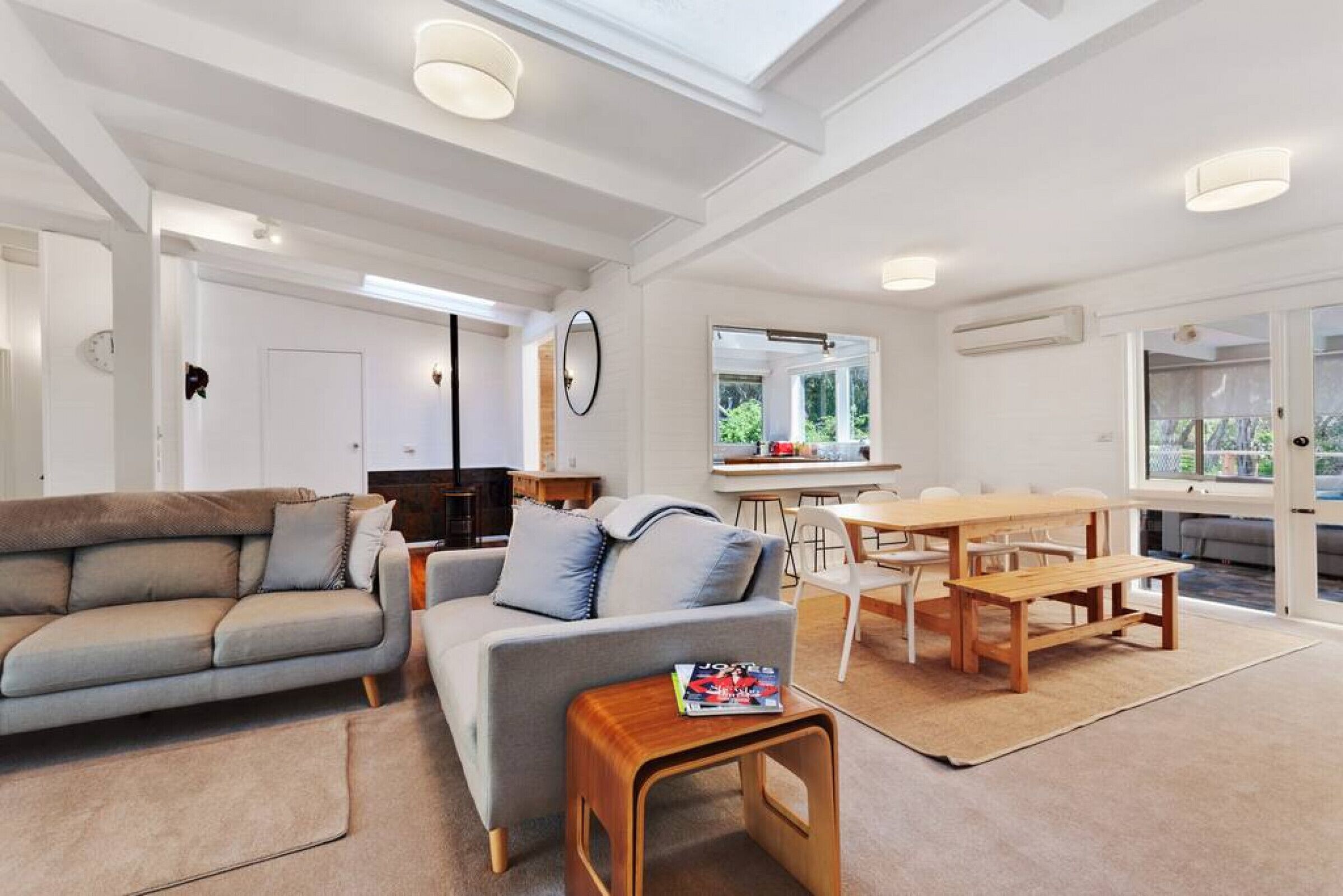 Smart-TV, Kamin, DVD-Player, Stereoanlage