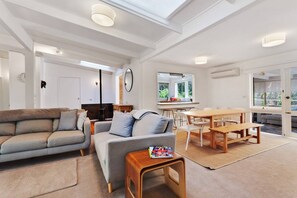 Smart TV, fireplace, DVD player, stereo