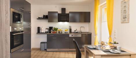 Fridge, microwave, stovetop, dishwasher