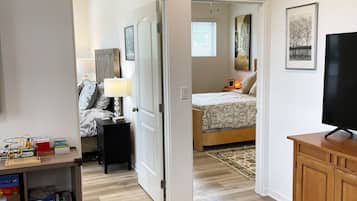 5 bedrooms, desk, WiFi, bed sheets