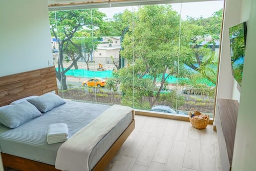 Brand new Manhattan style luxury apartment