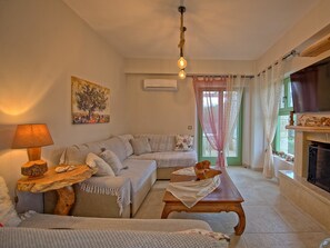 Télévision, cheminée