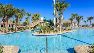 Utendørsbasseng og et oppvarmet basseng